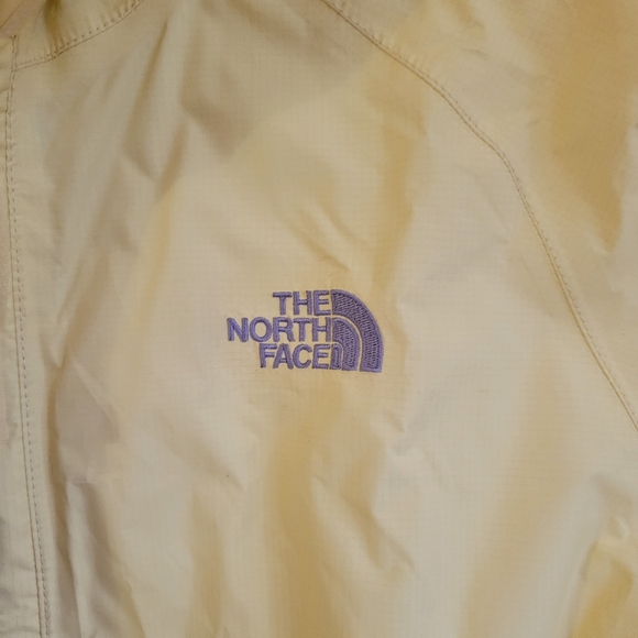 The North Face Venture Wind Breaker/ Rain Jacket - Picture 2 of 3